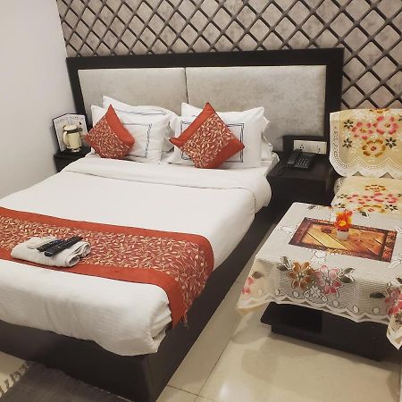 Hotel Aashiyana Inn Nowe Delhi Zewnętrze zdjęcie