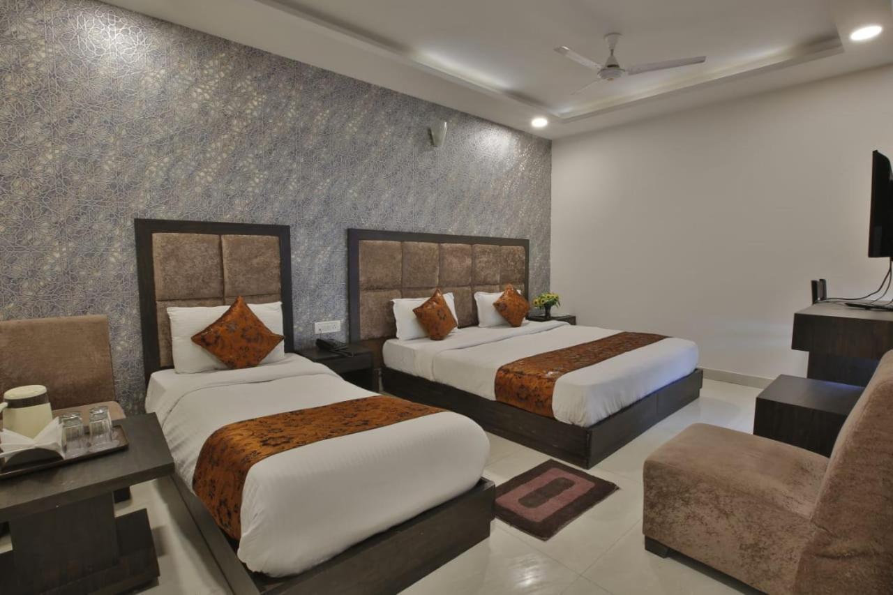Hotel Aashiyana Inn Nowe Delhi Zewnętrze zdjęcie
