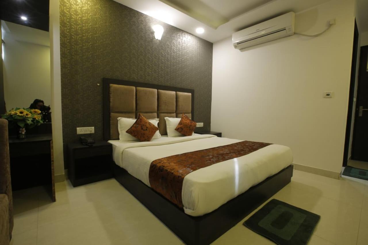 Hotel Aashiyana Inn Nowe Delhi Zewnętrze zdjęcie