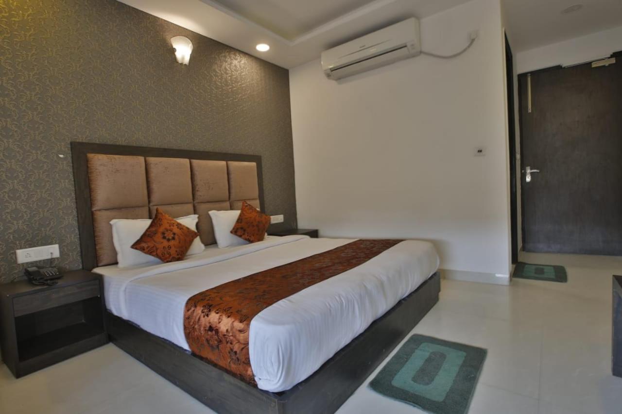 Hotel Aashiyana Inn Nowe Delhi Zewnętrze zdjęcie